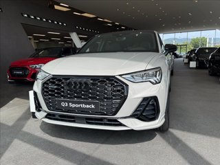 AUDI Q3 SPB 40 TFSI quattro S tronic Identity Black